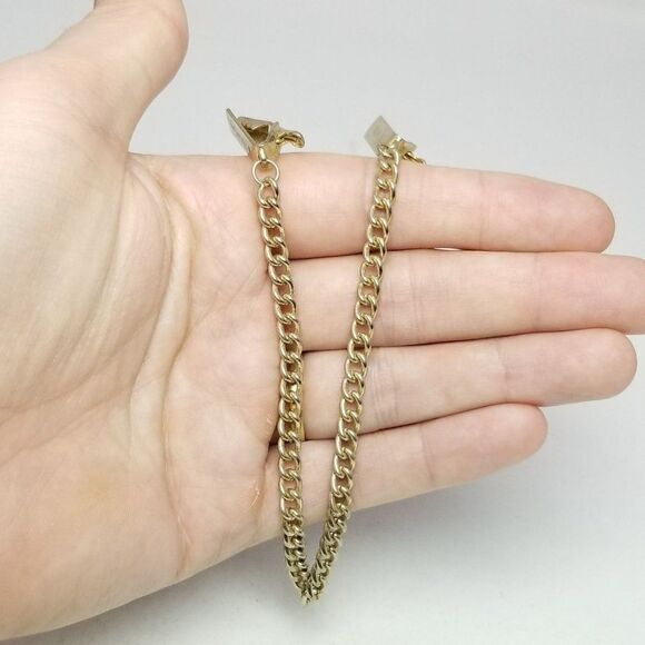 Vintage Sweater Clip, Wygonda November 5th Engraved Gold Tone, Retro Estate - Picture 4 of 6